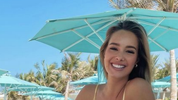 Viky Varga sempre in splendida forma. Lady Pellé si gode i suoi beach moments