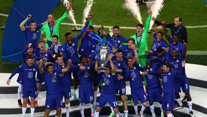 PORTO, PORTUGAL - MAY 29: Cesar Azpilicueta the captain of Chelsea lifts the Champions League Trophy following their team's victory during the UEFA Champions League Final between Manchester City and Chelsea FC at Estadio do Dragao on May 29, 2021 in Porto, Portugal. (Photo by Michael Steele/Getty Images) PORTO, PORTUGAL - MAY 29: Cesar Azpilicueta the captain of Chelsea lifts the Champions League Trophy following their team's victory during the UEFA Champions League Final between Manchester City and Chelsea FC at Estadio do Dragao on May 29, 2021 in Porto, Portugal. (Photo by Michael Steele/Getty Images)