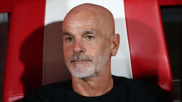 MONZA, ITALY - AUGUST 08: AC Milan coach Stefano Pioli looks on before the Trofeo Silvio Berlusconi between AC Monza and AC Milan at U-Power Stadium on August 08, 2023 in Monza, Italy. (Photo by Marco Luzzani/Getty Images) Pioli: “De Ketelaere fuori per il mercato! Pulisic, Chukwueze, Krunic, Okafor, Reijnders…” - immagine 1