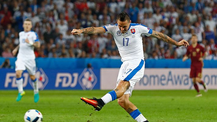 LILLE, FRANCE - JUNE 15: Marek Hamsik of Slovakia takes a shot on goal during the UEFA EURO 2016 Group B match between Russia and Slovakia at Stade Pierre-Mauroy on June 15, 2016 in Lille, France. (Photo by Clive Rose/Getty Images) LILLE, FRANCE - JUNE 15: Marek Hamsik of Slovakia takes a shot on goal during the UEFA EURO 2016 Group B match between Russia and Slovakia at Stade Pierre-Mauroy on June 15, 2016 in Lille, France. (Photo by Clive Rose/Getty Images)