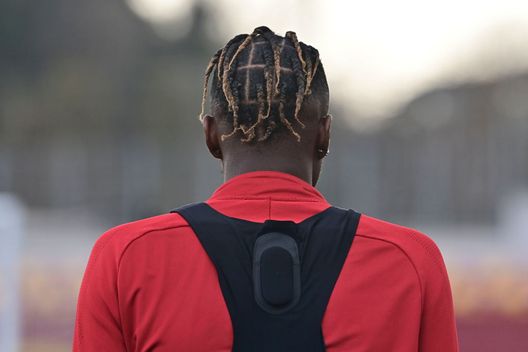 Getty Images Roma, Abraham si allena regolarmente in gruppo e sfoggia un nuovo look- FOTO- immagine 2