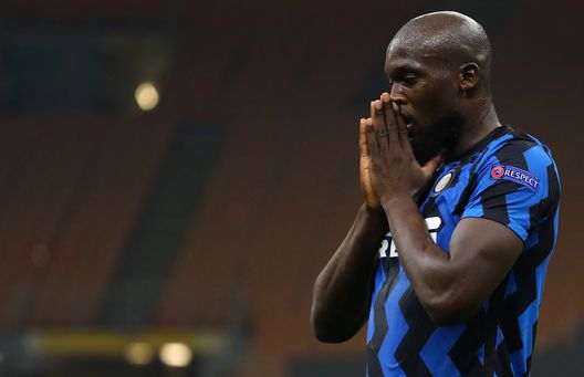 MILAN, ITALY - OCTOBER 21: Romelu Lukaku of FC Internazionale reacts to a missed chance during the UEFA Champions League Group B stage match between FC Internazionale and Borussia Moenchengladbach at Stadio Giuseppe Meazza on October 21, 2020 in Milan, Italy. (Photo by Marco Luzzani/Getty Images) MILAN, ITALY - OCTOBER 21: Romelu Lukaku of FC Internazionale reacts to a missed chance during the UEFA Champions League Group B stage match between FC Internazionale and Borussia Moenchengladbach at Stadio Giuseppe Meazza on October 21, 2020 in Milan, Italy. (Photo by Marco Luzzani/Getty Images)