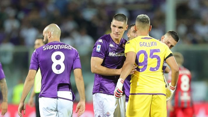 FLORENCE, ITALY - AUGUST 14: Nikola Milenkovic of ACF Fiorentina and Pierluigi Gollini goalkeeper of ACF Fiorentina celebrates the victory after during the Serie A match between ACF Fiorentina and US Cremonese at Stadio Artemio Franchi on August 14, 2022 in Florence, Italy. (Photo by Gabriele Maltinti/Getty Images) Fiorentina-Monza, i convocati: out Gollini, c’è Castro. Che segnali sul mercato - immagine 1