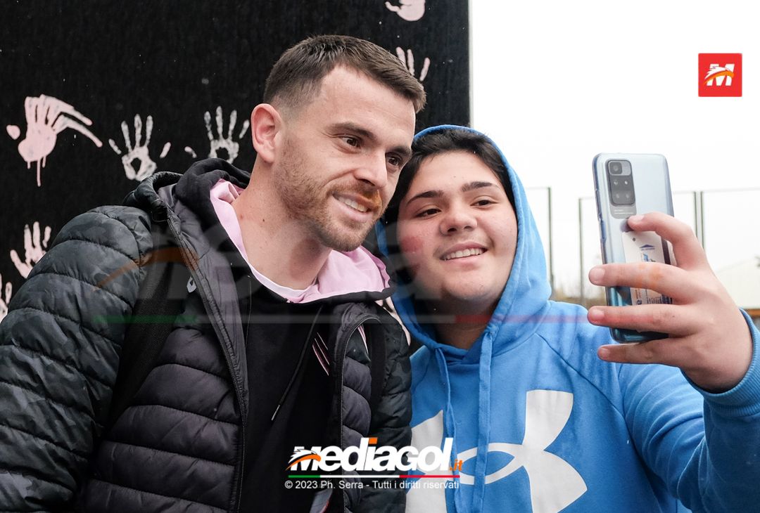 FOTO Genoa-Palermo, i rosanero in partenza dallo stadio “Renzo Barbera” (Gallery) - immagine 36