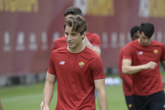 Getty Images Pellegrini e Bove: “I bambini parlano con i supereroi, noi con Totti. Roma è magica”- immagine 3