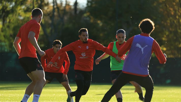 Ismaël Bennacer (centrocampista AC Milan), qui durante un allenamento a Milanello | Milan News (Getty Images) Ismaël Bennacer AC Milan allenamento Milanello