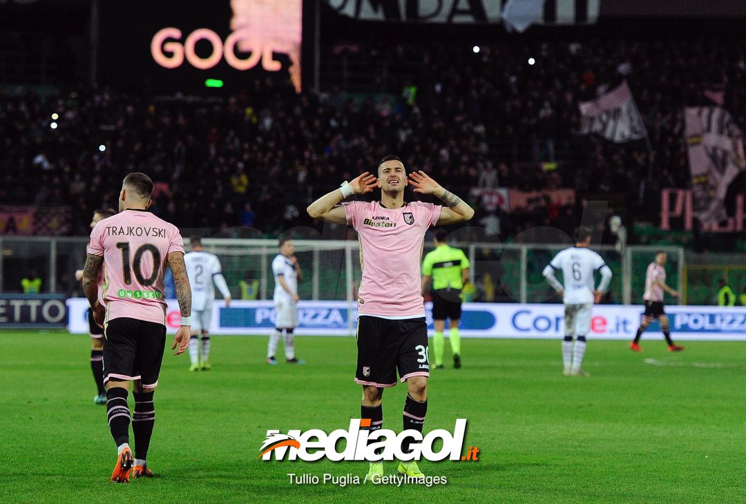  PALERMO, ITALY - FEBRUARY 15: Ilija Nestorovski of Palermo celebrates after scoring the opening goal during the Serie B match between US Citta di Palermo and Brescia at Stadio Renzo Barbera on February 15, 2019 in Palermo, Italy. (Photo by Getty Images/Getty Images)  