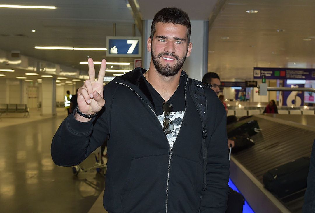  New As Roma signing Alisson Becker is seen at Fiumicino Airport on May 17, 2016 in Rome, Italy. 