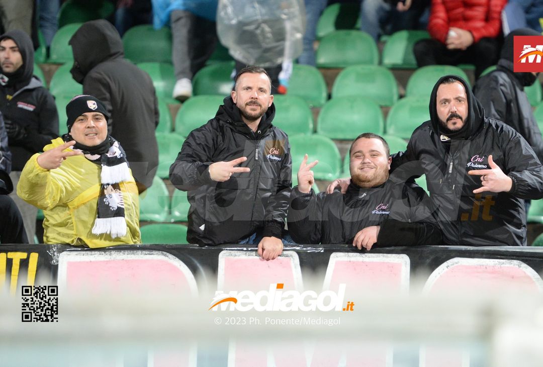 FOTOTIFO Palermo-Ternana 0-0, gli scatti ai tifosi al “Renzo Barbera” (Gallery) - immagine 3