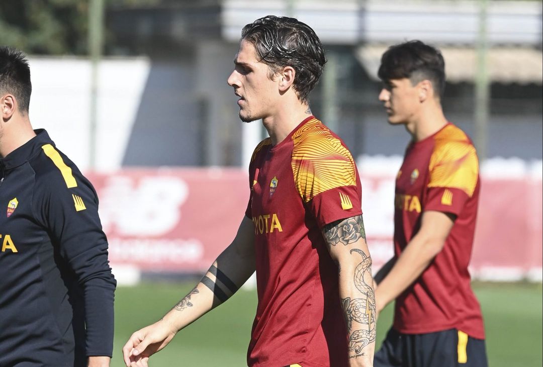 Trigoria, Karsdorp e Zaniolo ancora in gruppo. Kumbulla a parte – FOTO GALLERY - immagine 12
