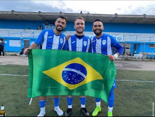 Cavasin e i suoi brasiliani al Bari Sardo Cavasin vince la sfida: il suo Bari Sardo è promosso con 20 vittorie e 108 gol fatti- immagine 2