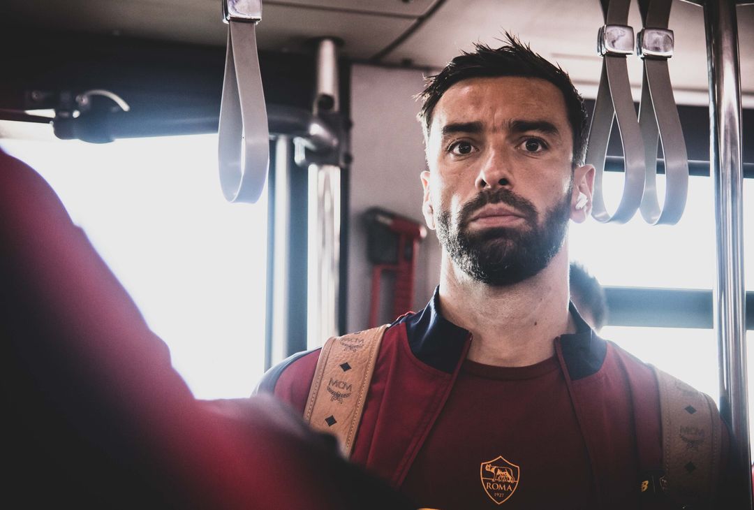 Roma in viaggio verso Leverkusen: presenti Dybala e gli indisponibili – FOTO GALLERY - immagine 6