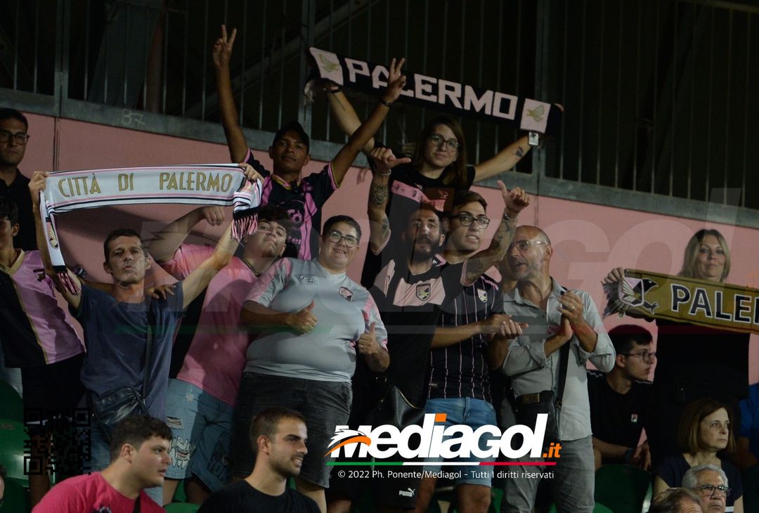 FOTOTIFO, Palermo-Genoa 1-0: i tifosi allo stadio “Renzo Barbera” (Gallery) - immagine 7