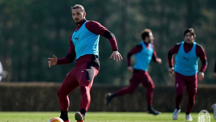 Zlatan Ibrahimovic, attaccante dell'AC Milan, in allenamento a Milanello (acmilan.com) Zlatan Ibrahimovic, attaccante dell'AC Milan, in allenamento a Milanello (acmilan.com)
