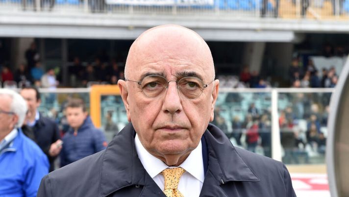 PESCARA, ITALY - APRIL 02: Adriano Galliani AD of AC Milan prior the Serie A match between Pescara Calcio and AC Milan at Adriatico Stadium on April 2, 2017 in Pescara, Italy. (Photo by Giuseppe Bellini/Getty Images) Galliani ci riprova: sta sfidando l’Atalanta per un attaccante svincolato - immagine 1