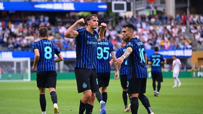 SEATTLE, WASHINGTON - JUNE 25: Francesco Pio Esposito of FC Internazionale celebrates with teammates after scoring his team's first goal during the FIFA Club World Cup 2025 group E match between FC Internazionale Milano and CA River Plate at Lumen Field on June 25, 2025 in Seattle, Washington. (Photo by Mattia Pistoia - Inter/Inter via Getty Images) Pio Esposito show contro il River Plate, lo Spezia sui social lo esalta così - immagine 1