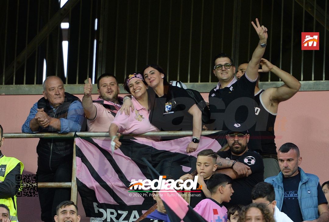 Fototifo, i tifosi allo stadio per Palermo-Virtus Entella 2-2 (gallery) - immagine 146
