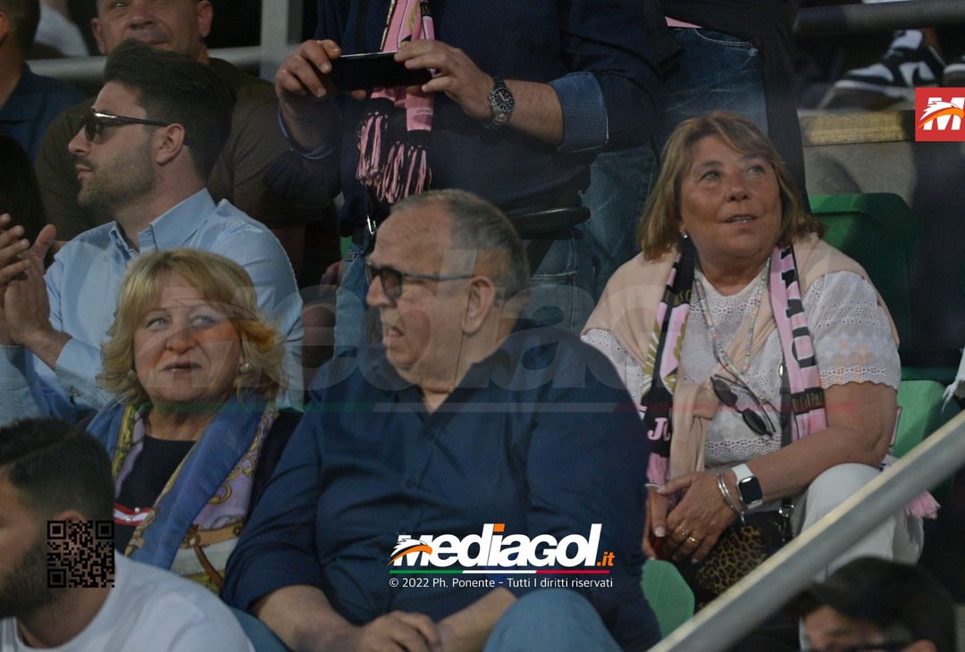 Fototifo, i tifosi allo stadio per Palermo-Feralpisaló 1-0 (gallery) - immagine 200
