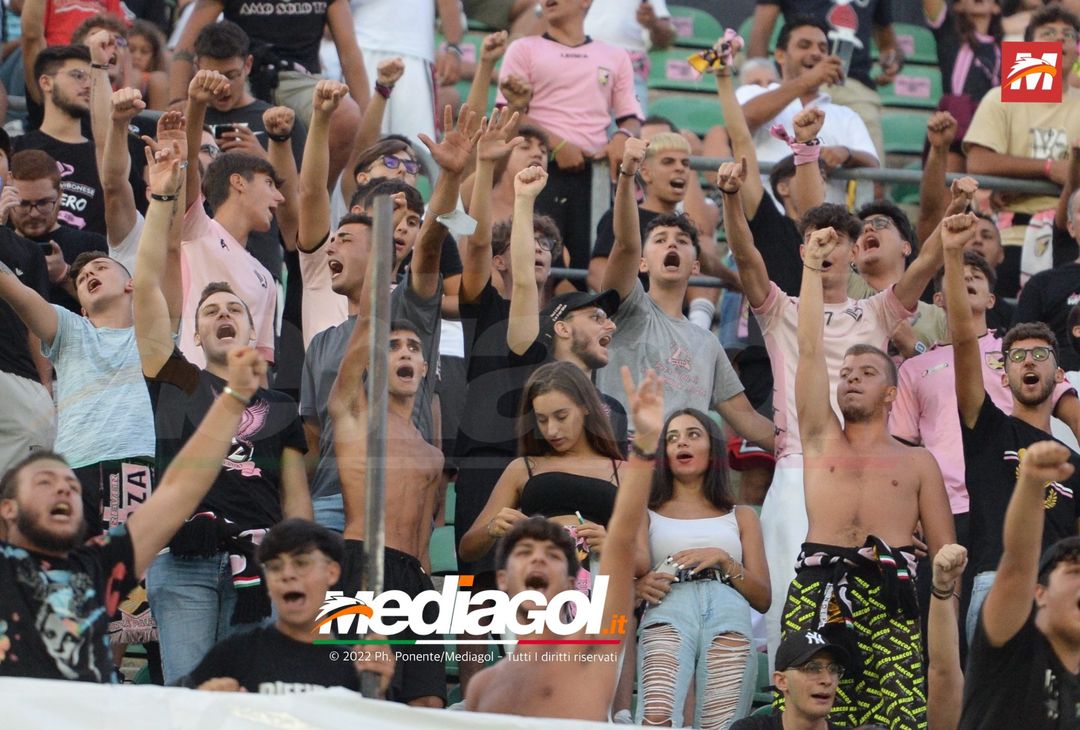 FOTOTIFO, Palermo-Perugia 2-0: i tifosi allo stadio Renzo Barbera (Gallery) - immagine 26