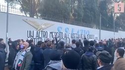 VIDEO Lazio, i tifosi contestano Lotito e Tare per il deludente mercato di gennaio