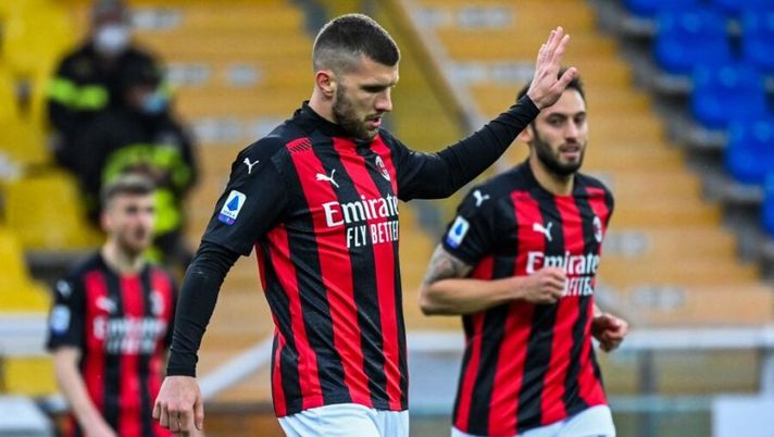 AC Milan's Croatian forward Ante Rebic celebrates after opening the scoring during the Italian Serie A football match Parma vs AC Milan on April 10, 2021 at the Ennio-Tardini stadium in Parma. (Photo by Alberto PIZZOLI / AFP) (Photo by ALBERTO PIZZOLI/AFP via Getty Images) Sette giocatori da confermare per la 37a giornata: sono i «più in forma» al fantacalcio - immagine 1