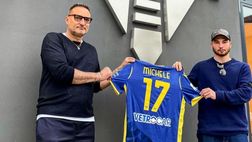 “Grazie Michele!”: una maglia dell’Hellas per il rider aggredito a Verona