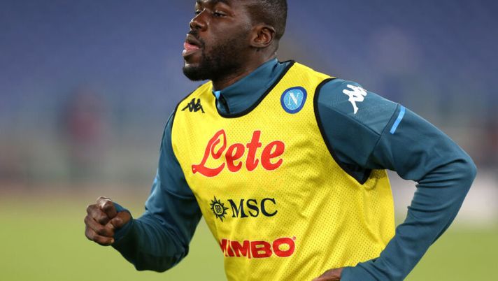 ROME, ITALY - DECEMBER 20: Kalidou Koulibaly of SSC Napoli warms up ahead of the Serie A match between SS Lazio and SSC Napoli at Stadio Olimpico on December 20, 2020 in Rome, Italy.Sporting stadiums around Italy remain under strict restrictions due to the Coronavirus Pandemic as Government social distancing laws prohibit fans inside venues resulting in games being played behind closed doors. (Photo by Paolo Bruno/Getty Images) Napoli, il CorSport: “Koulibaly, la cifra è fissata: solo così può andare via subito” - immagine 1