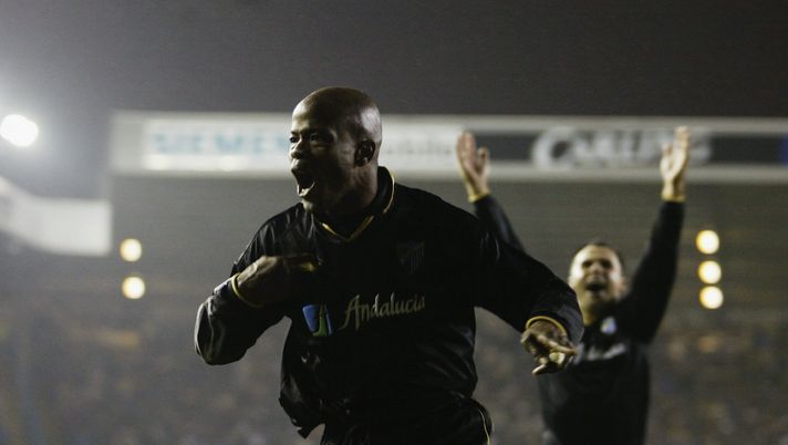 LEEDS - DECEMBER 12: Dely Valdes of Malaga celebrates scoring Malaga's second goal during the UEFA Cup, third round second leg, match between Leeds United and Malaga held on December 12, 2002 at Elland Road in Leeds, England. Malaga won the match 2-1. (Photo by Clive Mason/Getty Images). LEEDS - DECEMBER 12: Dely Valdes of Malaga celebrates scoring Malaga's second goal during the UEFA Cup, third round second leg, match between Leeds United and Malaga held on December 12, 2002 at Elland Road in Leeds, England. Malaga won the match 2-1. (Photo by Clive Mason/Getty Images).