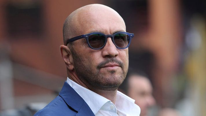 GENOA, ITALY - OCTOBER 25: UC Sampdoria coach Walter Zenga looks on before the Serie A match between UC Sampdoria and Hellas Verona FC at Stadio Luigi Ferraris on October 25, 2015 in Genoa, Italy. (Photo by Marco Luzzani/Getty Images) Crotone, tre giocatori in forte dubbio: così Zenga cambia la formazione - immagine 1