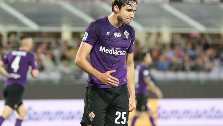 FLORENCE, ITALY - SEPTEMBER 25: Federico Chiesa of ACF Fiorentina reacts during the Serie A match between ACF Fiorentina and UC Sampdoria at Stadio Artemio Franchi on September 25, 2019 in Florence, Italy. (Photo by Gabriele Maltinti/Getty Images) Fiorentina, la Gazzetta lancia un avviso: “Chiesa è scazzato, si vede da subito” - immagine 1