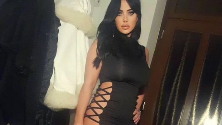 Marika Fruscio prova il nuovo abito da sera: il risultato è bollente 