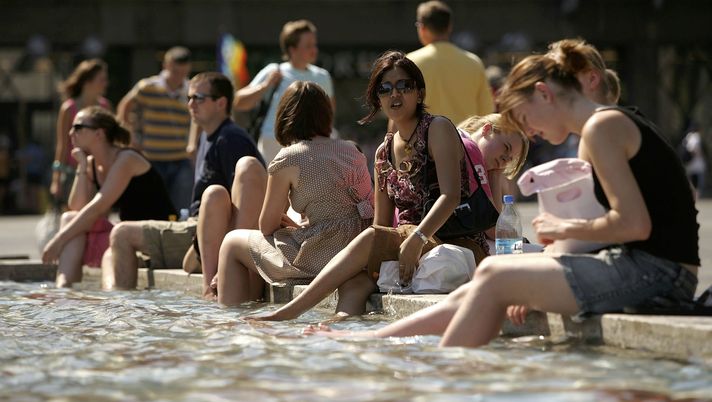 COLOGNE, GERMANY - JULY 19: Tourists and citizens of the city of Cologne cool down at the fountain next to the Cologne's Dom on July 19, 2006 in Cologne, Germany. Temperatures in western Germany reached up to 36 Celsius and the hot weather is reportedly expected to continue through the next few days. (Photo by Vladimir Rys/Getty Images) COLOGNE, GERMANY - JULY 19: Tourists and citizens of the city of Cologne cool down at the fountain next to the Cologne's Dom on July 19, 2006 in Cologne, Germany. Temperatures in western Germany reached up to 36 Celsius and the hot weather is reportedly expected to continue through the next few days. (Photo by Vladimir Rys/Getty Images)