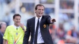 Berlusconi, cioccolatini ad Allegri: “Non capisce niente! Mette…”