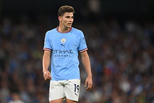 MANCHESTER, ENGLAND - AUGUST 31: Julian Alvarez of Manchester City in action during the Premier League match between Manchester City and Nottingham Forest at Etihad Stadium on August 31, 2022 in Manchester, England. (Photo by Michael Regan/Getty Images) Calciomercato Manchester City: acquisti e cessioni sessione estiva 2022/23- immagine 4