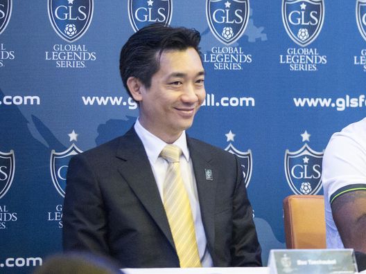 Bee Taechaubol, broker thailandese (Fonte: www.calcioweb.eu) Bee Taechaubol, broker thailandese (Fonte: www.calcioweb.eu)