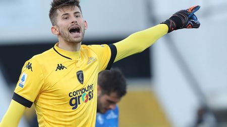 LA SPEZIA, ITALY - DECEMBER 19: Guglielmo Vicario goalkeeper of Empoli FC reacts during the Serie A match between Spezia Calcio and Empoli FC at Stadio Alberto Picco on December 19, 2021 in La Spezia, Italy. (Photo by Gabriele Maltinti/Getty Images) LA SPEZIA, ITALY - DECEMBER 19: Guglielmo Vicario goalkeeper of Empoli FC reacts during the Serie A match between Spezia Calcio and Empoli FC at Stadio Alberto Picco on December 19, 2021 in La Spezia, Italy. (Photo by Gabriele Maltinti/Getty Images)