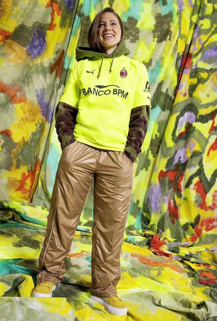 PUMA e AC Milan lanciano la nuova terza maglia 2022-2023 | FOTO - immagine 11