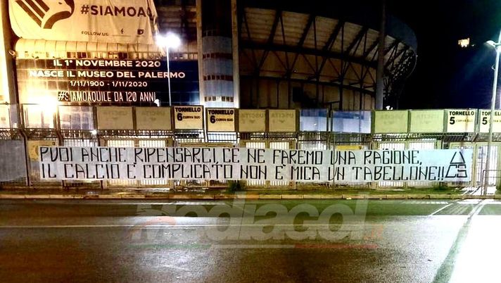 Palermo, calciomercato deludente: primo striscione ultras al Barbera contro il Presidente Mirri  Palermo, calciomercato deludente: primo striscione ultras al Barbera contro il Presidente Mirri
