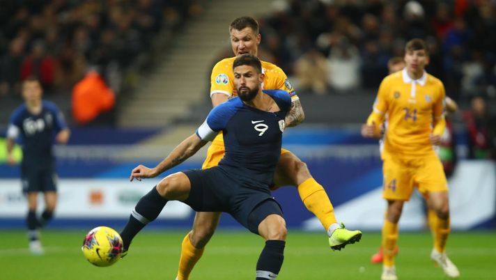 PARIS, FRANCE - NOVEMBER 14: Olivier Giroud of France is challenged by Veaceslav Posmac of Moldova during the UEFA Euro 2020 Qualifier between France and Moldova on November 14, 2019 in Paris, France. (Photo by Dean Mouhtaropoulos/Getty Images) PARIS, FRANCE - NOVEMBER 14: Olivier Giroud of France is challenged by Veaceslav Posmac of Moldova during the UEFA Euro 2020 Qualifier between France and Moldova on November 14, 2019 in Paris, France. (Photo by Dean Mouhtaropoulos/Getty Images)