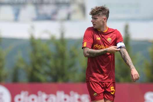 ALBUFEIRA, PORTUGAL - JULY 13: Nicola Zalewski of AS Roma during the friendly match between AS Roma and Sunderland at Albufeira Muncipal Stadium on July 13, 2022 in Albufeira, Portugal. (Photo by Fabio Rossi/AS Roma via Getty Images) Zalewski si racconta: “Devo ancora dimostrare molto. Non mi aspettavo un’ascesa così”- immagine 2
