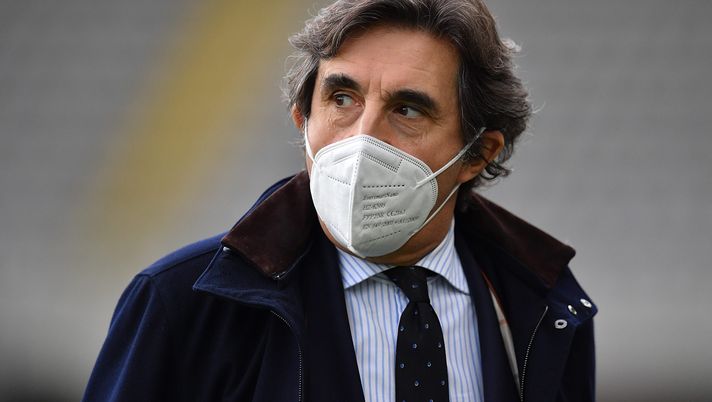 TURIN, ITALY - APRIL 18: Torino FC president Urbano Cairo looks on during the Serie A match between Torino FC and AS Roma at Stadio Olimpico di Torino on April 18, 2021 in Turin, Italy. Sporting stadiums around Italy remain under strict restrictions due to the Coronavirus Pandemic as Government social distancing laws prohibit fans inside venues resulting in games being played behind closed doors. (Photo by Valerio Pennicino/Getty Images) TURIN, ITALY - APRIL 18: Torino FC president Urbano Cairo looks on during the Serie A match between Torino FC and AS Roma at Stadio Olimpico di Torino on April 18, 2021 in Turin, Italy. Sporting stadiums around Italy remain under strict restrictions due to the Coronavirus Pandemic as Government social distancing laws prohibit fans inside venues resulting in games being played behind closed doors. (Photo by Valerio Pennicino/Getty Images)