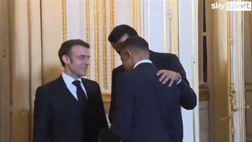 VIDEO / PSG, Mbappé a cena con Macron: “Ci creerai altri problemi…”