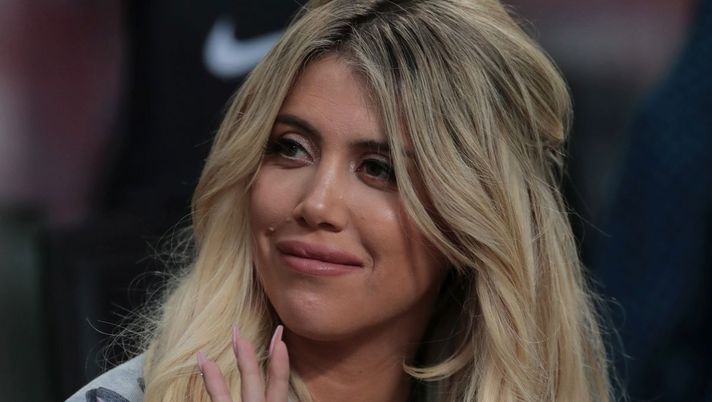 Wanda Nara Più Sexy Che Mai Le Trasparenze In Tv Risaltano Le Forme Da Urlo Golssip 