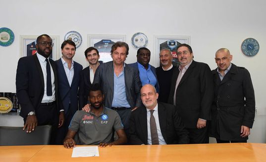 VIDEO Anguissa rinnova con il Napoli: il momento della firma- immagine 2