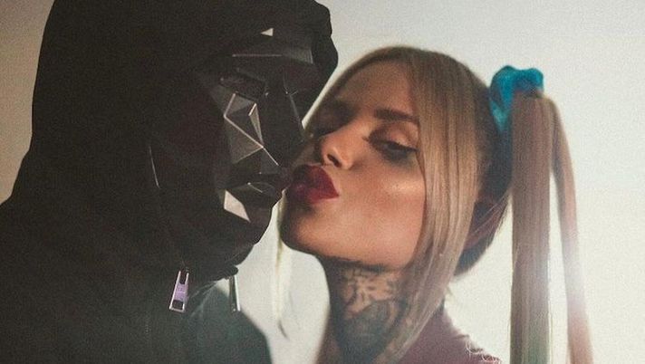 Zoe Cristofoli super sexy a Halloween, i fan sgridano Theo Hernandez per il derby - immagine 1
