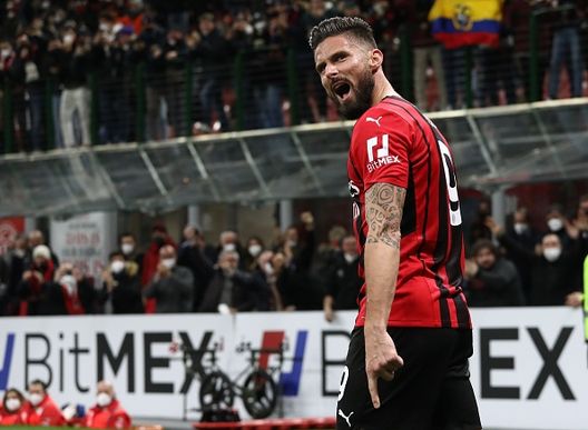(Photo by Marco Luzzani/Getty Images) Giroud, il ritorno degli occhi di fuoco e della numero 9 sulle spalle- immagine 2