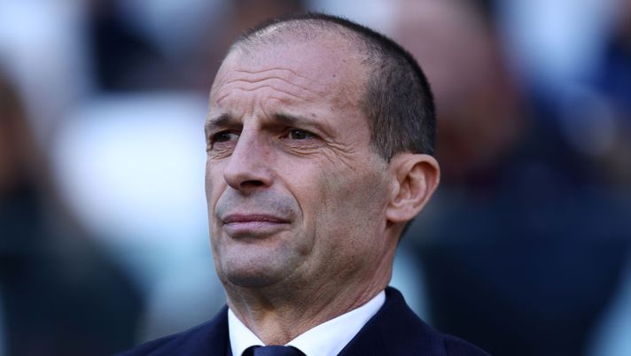 TURIN, ITALY - JANUARY 29: Massimiliano Allegri of Juventus Fc looks on prior to the Serie A match between Juventus and AC Monza at on January 29, 2023 in Turin, Italy. (Photo by sportinfoto/DeFodi Images via Getty Images) Allegri: “Dobbiamo fare punti per la salvezza! Le condizioni di Milik, Pogba, Vlahovic e il ritiro…” - immagine 1