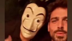 VIDEO / Halloween, a cena con i D’Ambrosio il super modello Michele Morrone