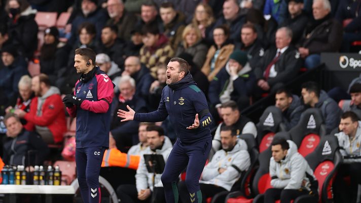SOUTHAMPTON, ENGLAND - FEBRUARY 11: Nathan Jones, Manager of Southampton, reacts during the Premier League match between Southampton FC and Wolverhampton Wanderers at Friends Provident St. Mary's Stadium on February 11, 2023 in Southampton, England. (Photo by Ryan Pierse/Getty Images) Secondo esonero stagionale: Southampton giù, via anche Nathan Jones… - immagine 1