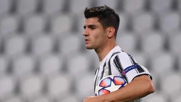 Juventus' Spanish forward Alvaro Morata celebrates scoring his team's first goal before it is ruled out by VAR for offside during the UEFA Champions League Group G football match between Juventus and Barcelona on October 28, 2020 at the Juventus stadium in Turin. (Photo by Marco BERTORELLO / AFP) (Photo by MARCO BERTORELLO/AFP via Getty Images) Juve, Sky: “L’esito dei controlli per Bentancur e Morata. E quanto starà fuori Chiellini” - immagine 1
